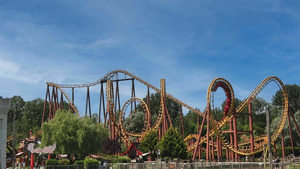Vignette du programme télé Les parcs d'attractions préférés des Français S3