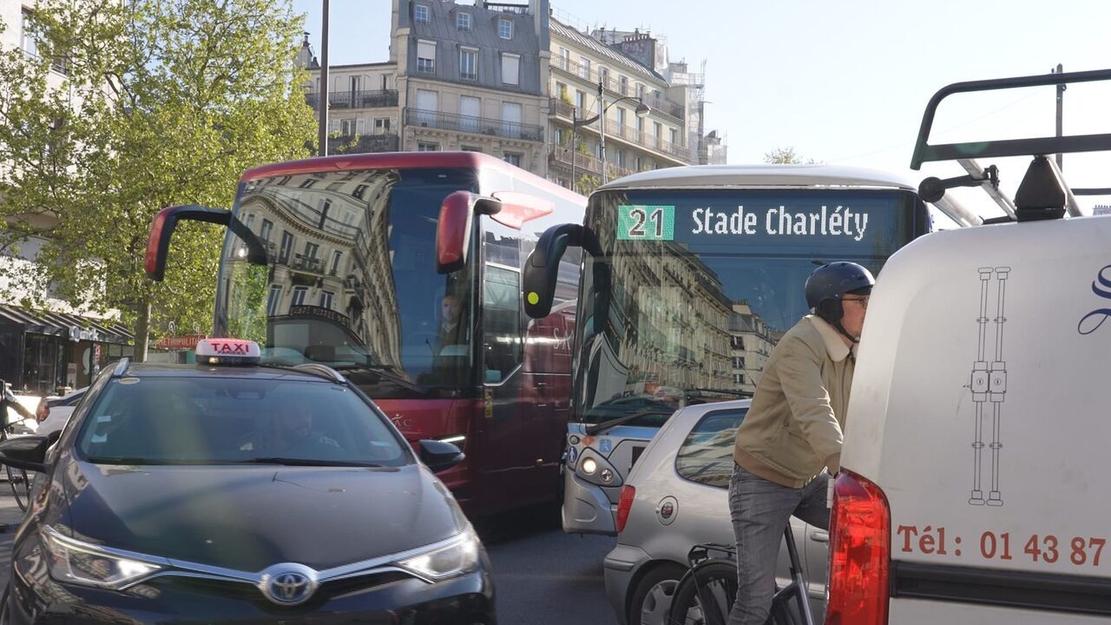 Vignette du programme télé Embouteillages, parkings : dans l'enfer de la route