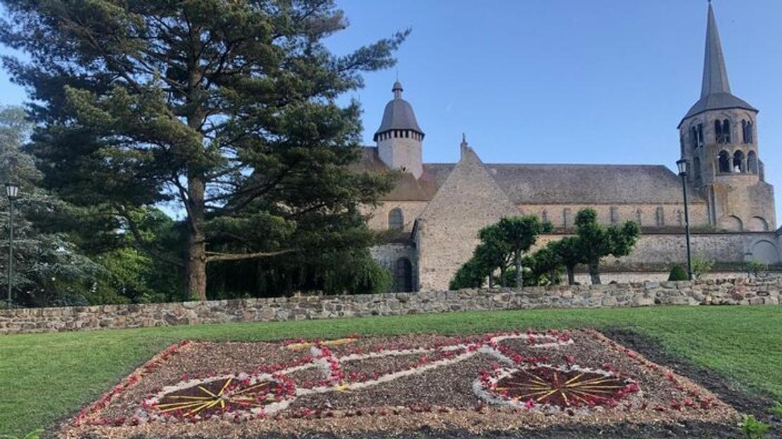 Vignette du programme télé Mon village à l'heure du tour