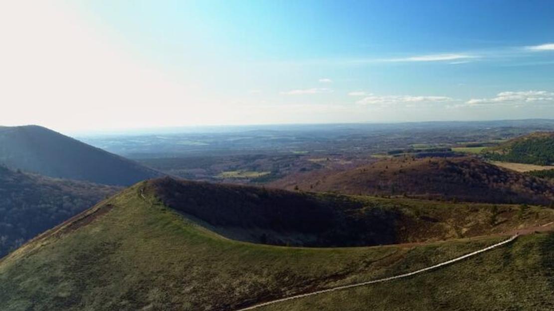 Vignette du programme télé Volcans d'Auvergne : vont-ils se réveiller ?