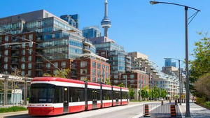 Vignette du programme télé De Toronto à Vancouver, à bord du Transcanadien