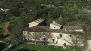 Vignette du programme télé Une maison, un artiste (Maryse Condé à Gordes, la maison d'une femme libre) S13