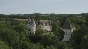 Vignette du programme télé Maisons et hôtels de légende (La famille Châteaux)