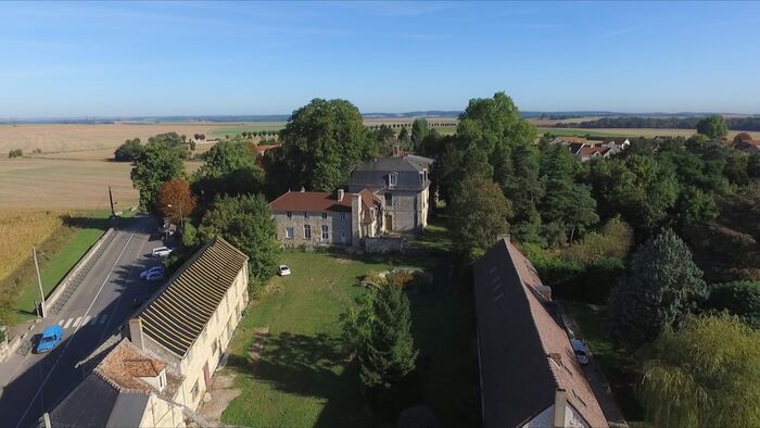 Vignette du programme télé Le château d'Hérouville, une folie rock française