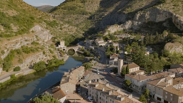 Vignette du programme télé A la croisee des fleuves