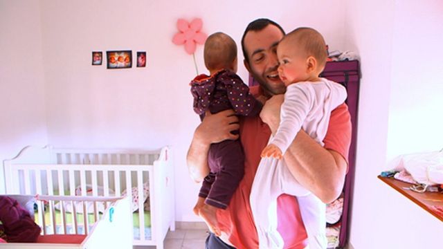 Vignette du programme télé Jumeaux, triplés, quadruplés : mais comment font les parents ?