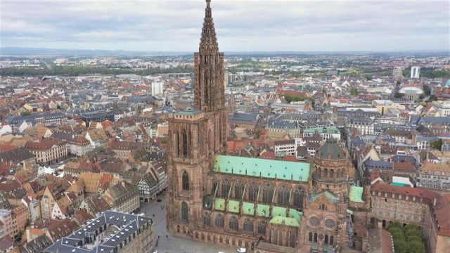 Vignette du programme télé Dans les secrets des monuments de France - Saison 1