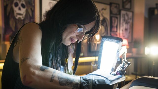 Vignette du programme télé Tattoo Cover : Sauveurs de tatouages