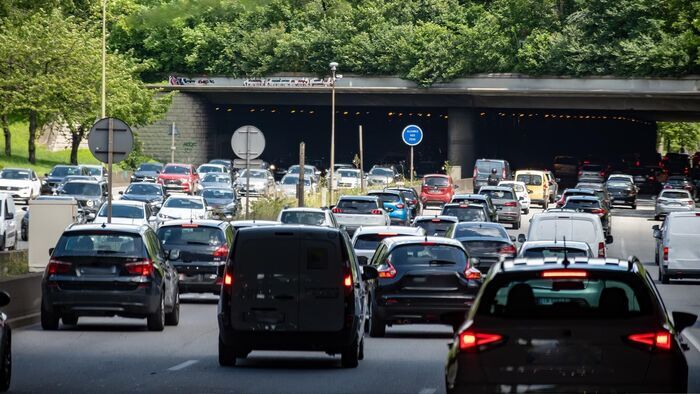 Vignette du programme télé Embouteillages, parkings : dans l'enfer de la route