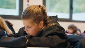 Vignette du programme télé La cour des grands (Tous solidaires !) S1 (5/10)