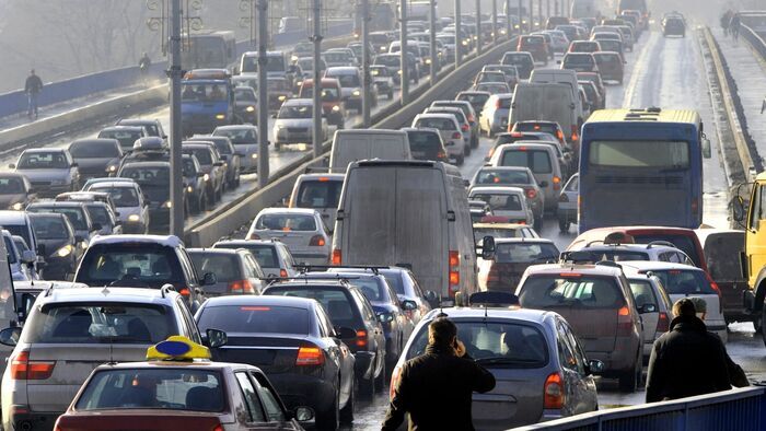 Vignette du programme télé Embouteillages, parkings : dans l'enfer de la route