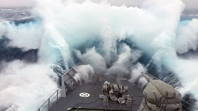 Vignette du programme télé Les vagues scélérates, un mystère de taille