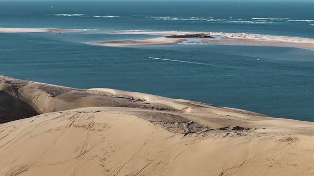 Vignette du programme télé Les promesses de la terre - Saison 1