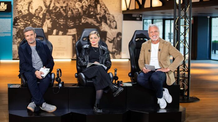 Vignette du programme télé Au micro ! Une nouvelle voix pour le foot