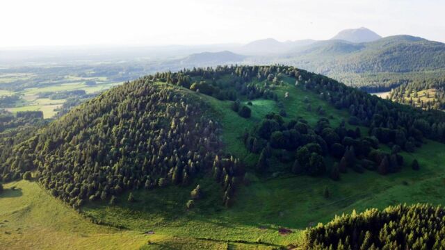 Vignette du programme télé Le Massif central, poumon vert de la France