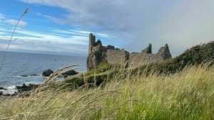 Vignette du programme télé Secrets de châteaux (Les portes de l'enfer, la malédiction du moine, la reine et laconcubine) S1 (n°2)