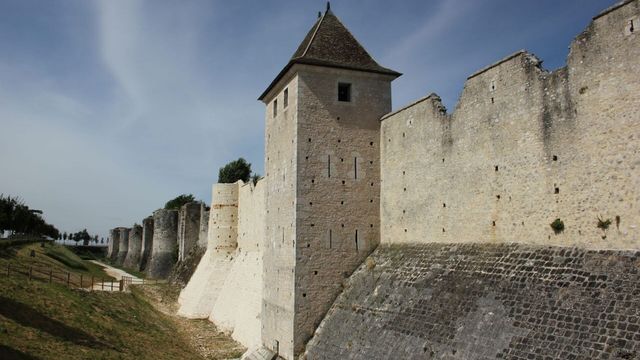 Vignette du programme télé La France des mystères - Saison 2