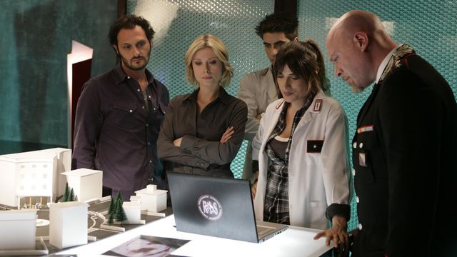 Vignette du programme télé Les spécialistes : investigation scientifique - Saison 7