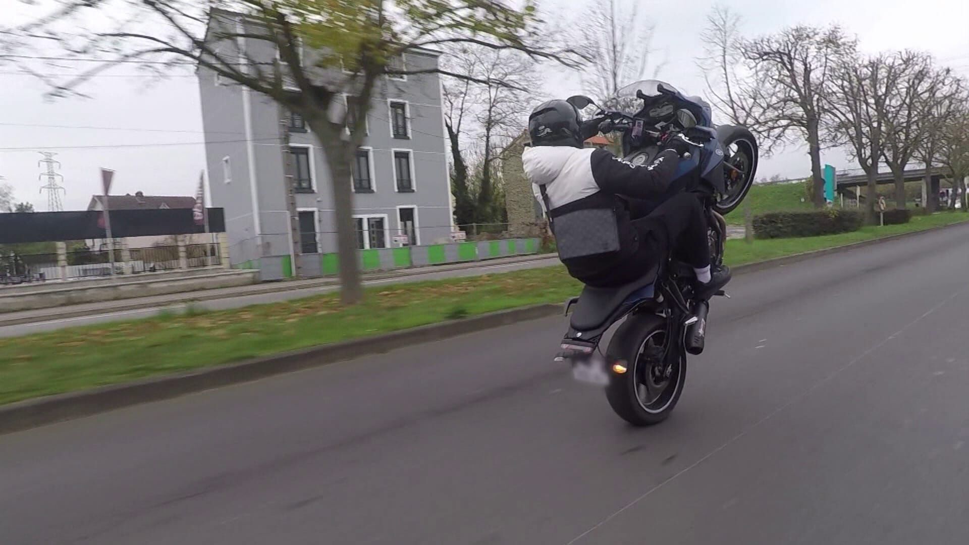 Vignette du programme télé Garages clandestins, rodéos sauvages : peur sur la ville