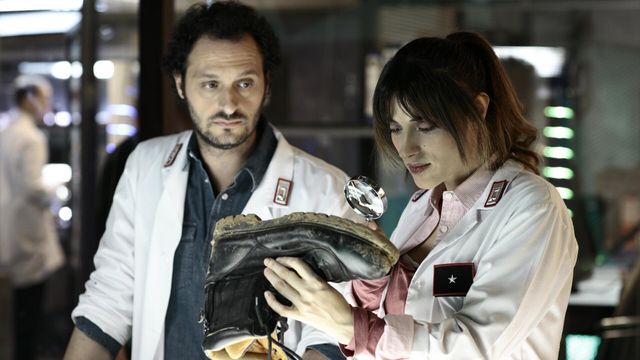 Vignette du programme télé Les spécialistes : investigation scientifique - Saison 7