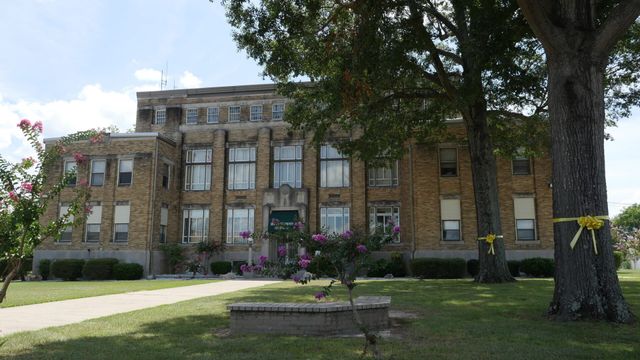 Vignette du programme télé Small Town Murder - Saison 5