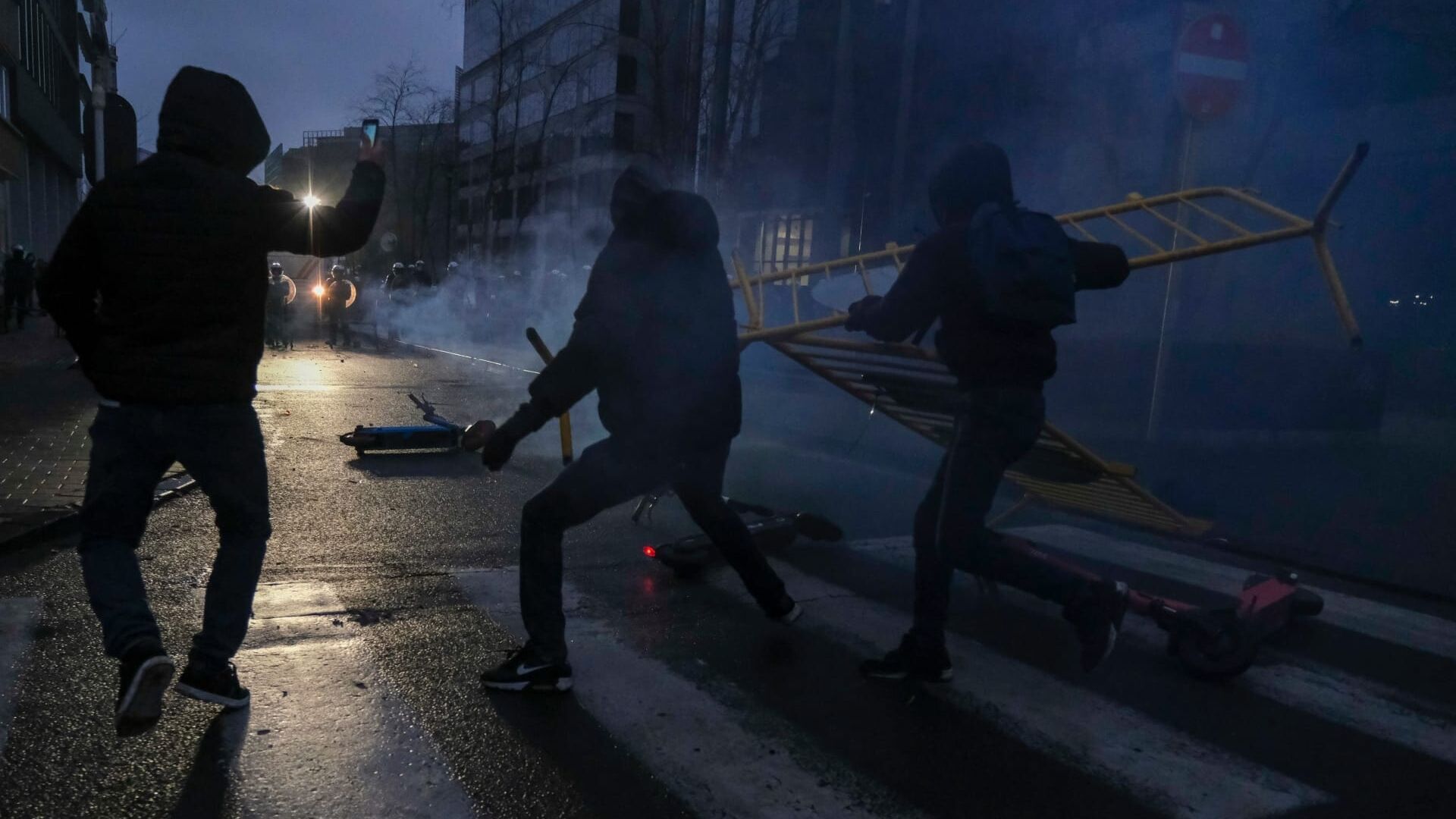 Vignette du programme télé L'infiltré, au cœur du Black Bloc