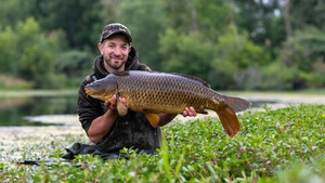 Vignette du programme télé La rivière auc carpes noires S1 (n°1)