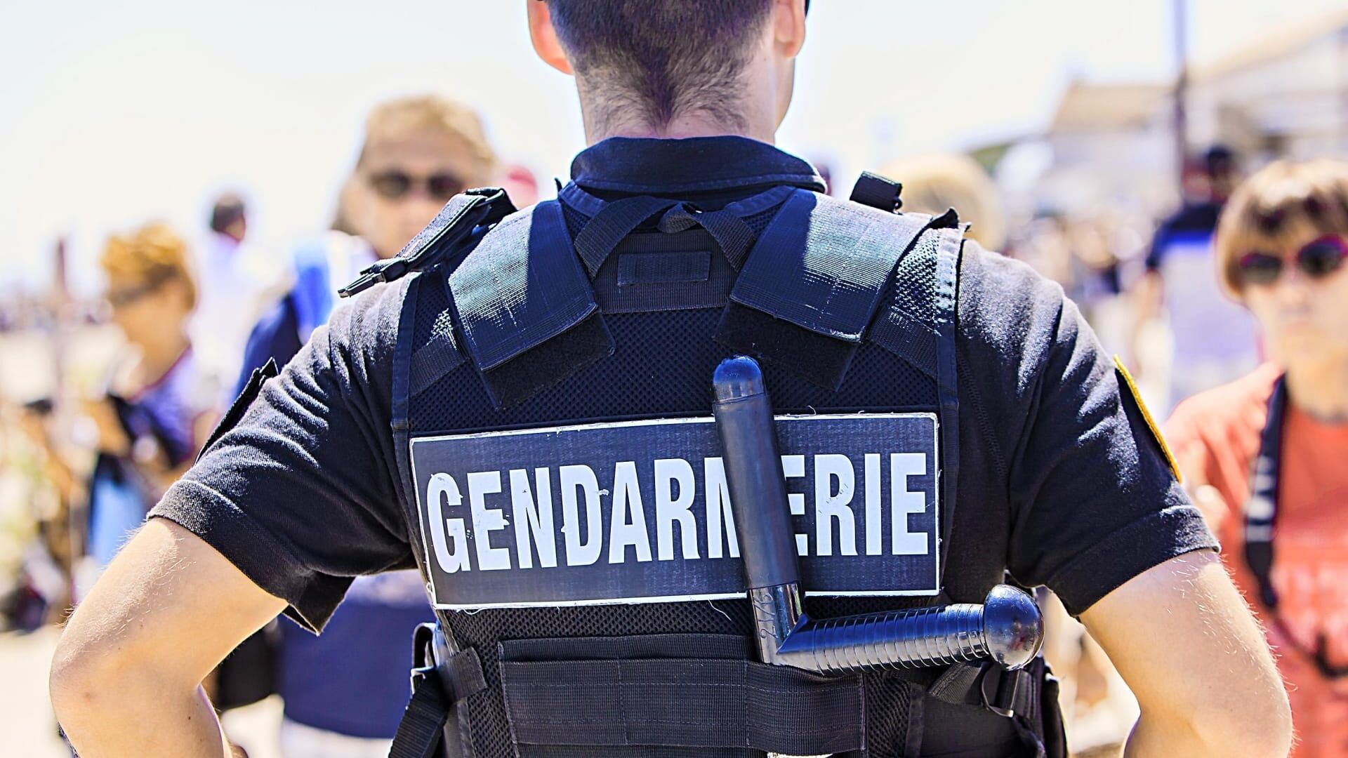 Vignette du programme télé 100 jours avec les gendarmes du Médoc