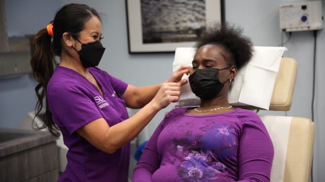 Vignette du programme télé Dr Pimple Popper - Saison 8