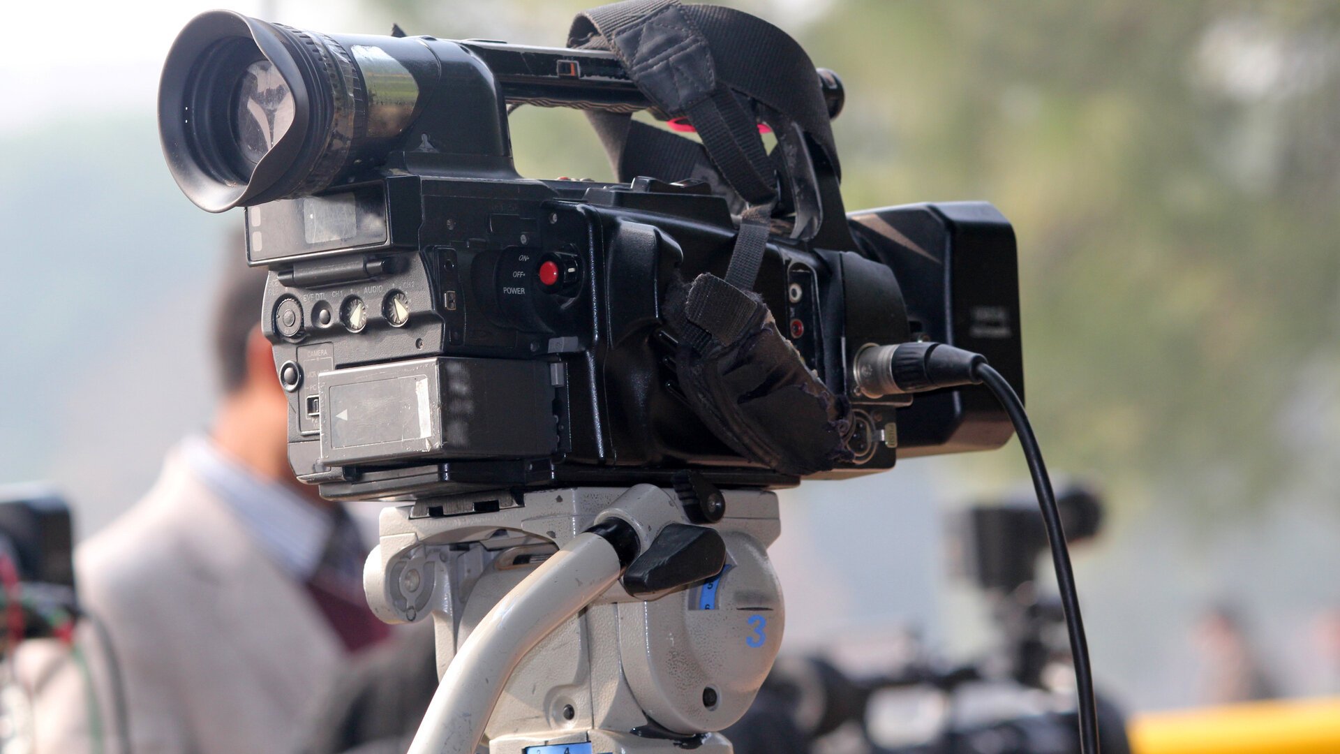 Vignette du programme télé Rencontre avec Lucile Trochet, couturière - S01E108