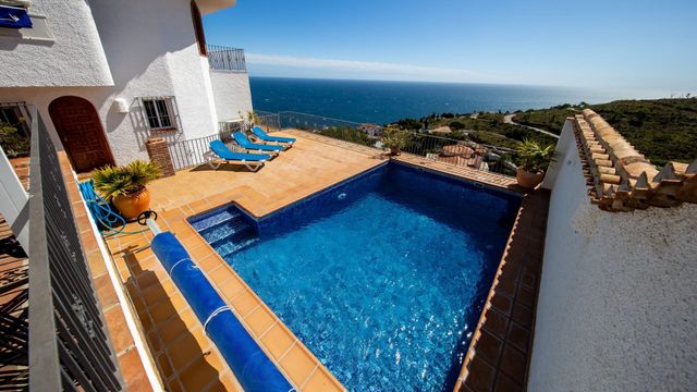 Vignette du programme télé Ma villa au soleil - Saison 1