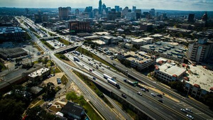 Vignette du programme télé Les routes les plus dangereuses du monde (Texas : l'Interstate 35, la route de tous les dangers) S1 (n°15)