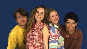 Vignette du programme télé Premiers baisers (Trio de charme) S1 (220/318)