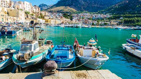 Vignette du programme télé Anchored in Paradise