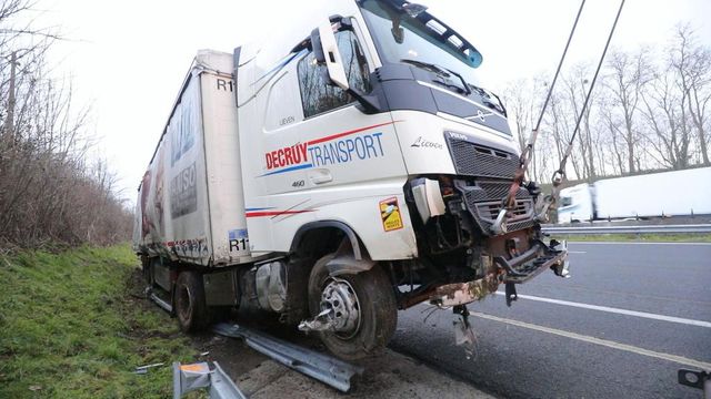 Vignette du programme télé 100 jours avec les dépanneurs de l'autoroute - Saison 1