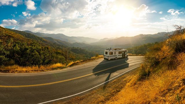 Vignette du programme télé La folie du camping-car : des vacances pas comme les autres - Saison 1