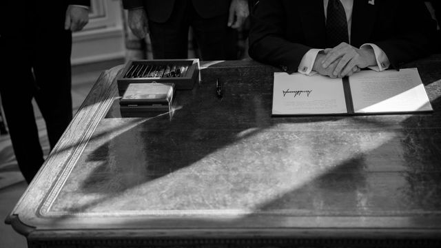 Vignette du programme télé Trump contre la loi