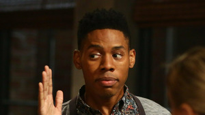 Vignette du programme télé The Middle (Prise de conscience) S9 (8/24)