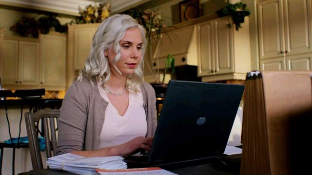 Vignette du programme télé Connexions dangereuses - Saison 3