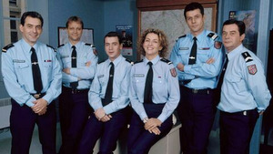 Vignette du programme télé Une femme d'honneur (La grotte) S1 (1/4)