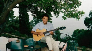 Vignette du programme télé Une maison, un artiste (Sacha Distel au Rayol-Canadel : la belle vie) S11 (n°2)