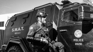 Vignette du programme télé S.W.A.T. *2017 (L'infiltré) S8 (12/22)