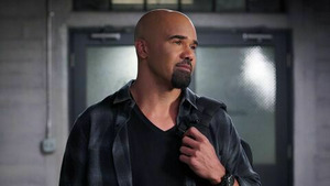 Vignette du programme télé S.W.A.T. *2017 (Tendre l'autre joue) S6 (19/22)