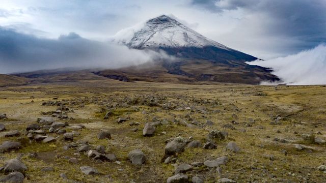 Vignette du programme télé Au-delà des nuages : les Andes - Les peuples des volcans