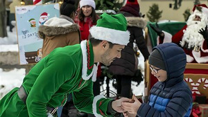 Vignette du programme télé Coup de foudre pour l'apprenti du Père Noël