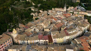 Vignette du programme télé Les 100 lieux qu'il faut voir (Alpes de Haute-Provence, de l'Ubaye à la Provence de Giono) S7 (4/8)