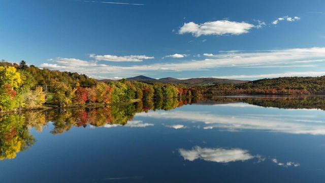 Vignette du programme télé Les couleurs de Nouvelle-Angleterre : Au fil des saisons