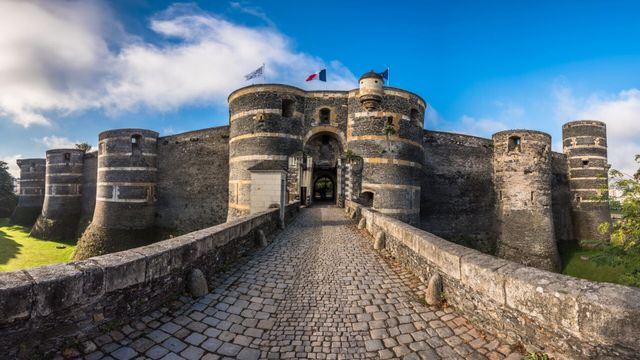 Vignette du programme télé La France des mystères - Saison 2