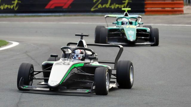 Vignette du programme télé 1re course