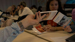 Vignette du programme télé Ecrire la vie : Annie Ernaux racontée par des lycéennes et des lycéens